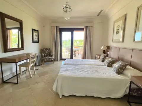 Pis de 300 m² a San Roque