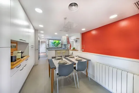 Будинок 238 м² у Sant Cugat del Vallès