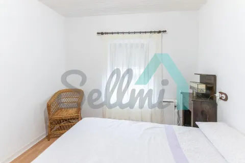 House 109 m² in Salas
