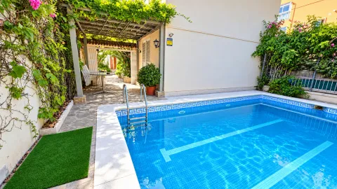 Flat 182 m² in Sant Just Desvern (2/28)