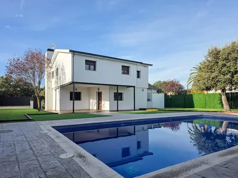 House 268 m² in El Casar