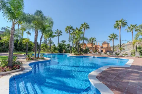 House 225 m² in Estepona