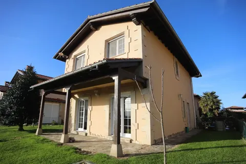 Casa de 216 m² a Udías