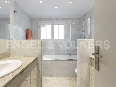 Будинок 440 м² у Esplugues de Llobregat