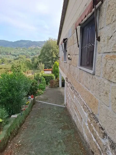 Casa de 160 m² a Toén