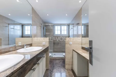 Будинок 440 м² у Esplugues de Llobregat