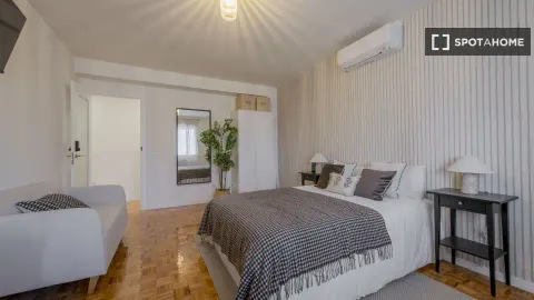 Room for rent, Madrid (2/19)