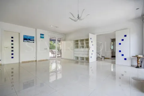 Будинок 434 м² у Castelldefels