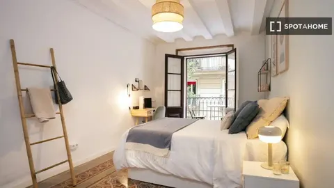 Room for rent, Barcelona (2/19)