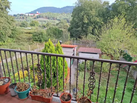 Casa de 160 m² a Toén