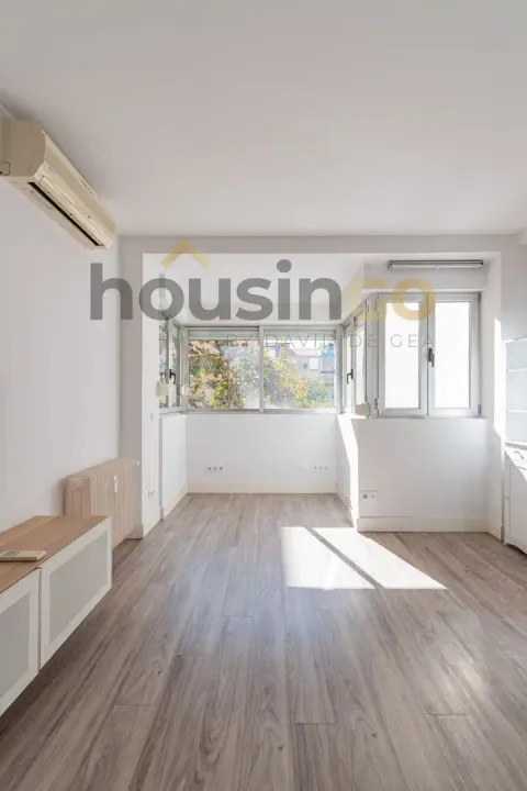 Flat 55 m² in Madrid (2/23)