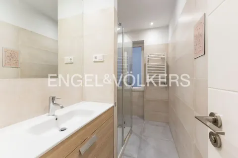 Wohnung 113 m² in Madrid