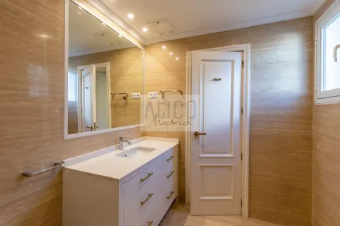 Appartamento 177 m² a Madrid