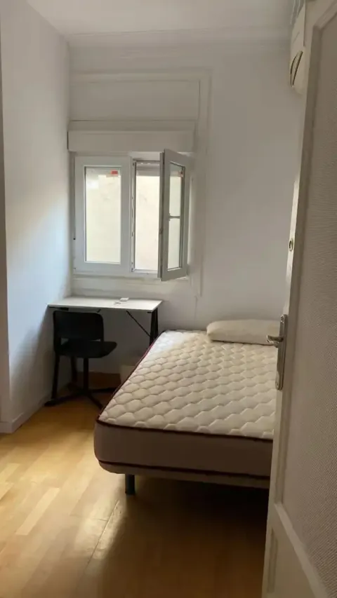 Habitació de lloguer, Barcelona (2/9)