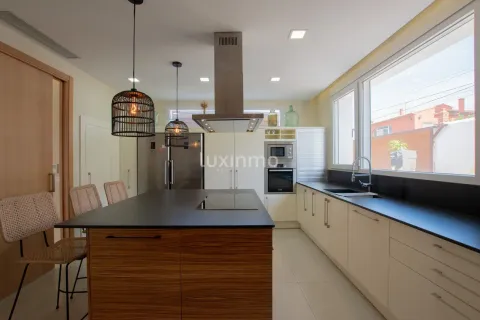 Haus 300 m² in Dénia