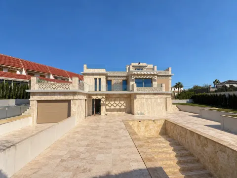 Дом 1100 м² в Torrevieja (2/41)