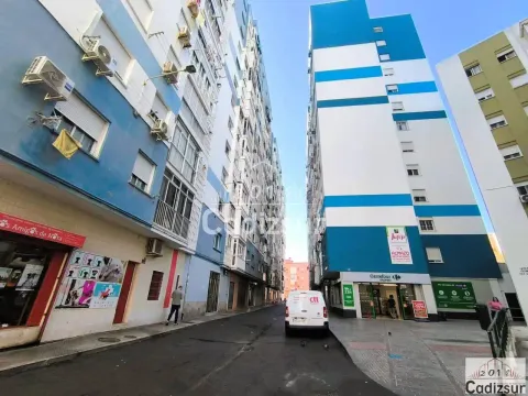 Flat 101 m² in Cádiz