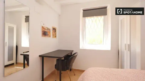 Room for rent, Barcelona (2/19)