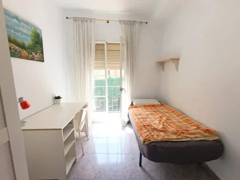 Stanza in affitto, Siviglia (2/10)