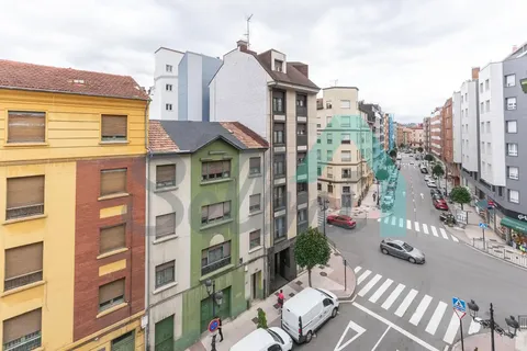 Pis de 50 m² a Oviedo
