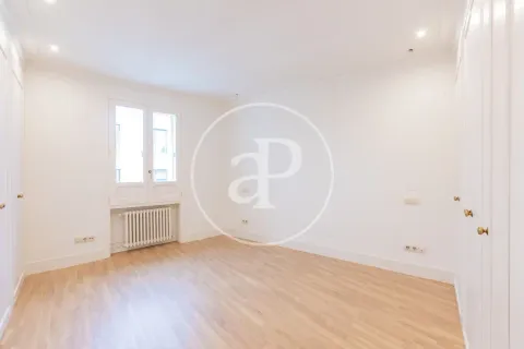 Flat 229 m² in Madrid