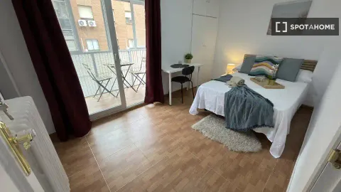 Zimmer zur Miete, Madrid (2/19)
