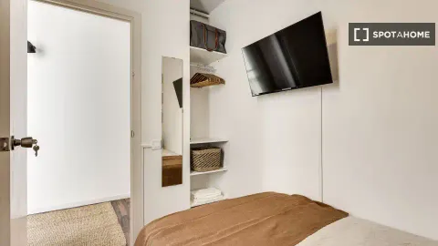 Room for rent, Barcelona (4/19)