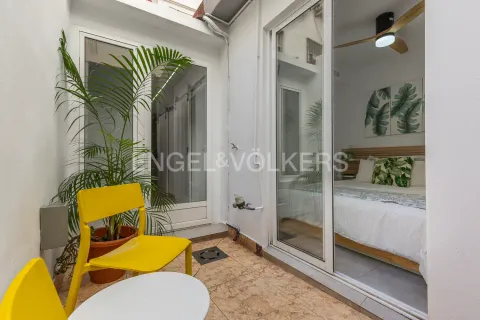 Flat 80 m² in Valencia (2/35)