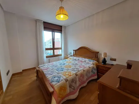 Pis de 82 m² a Oviedo