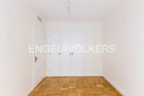 Wohnung 191 m² in Madrid