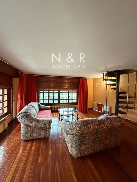 Appartamento 138 m² a Santiago de Compostela