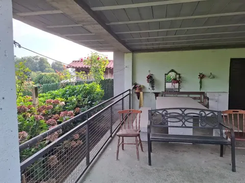 Casa de 160 m² a Toén
