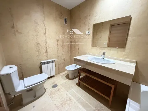 Flat 101 m² in Albacete