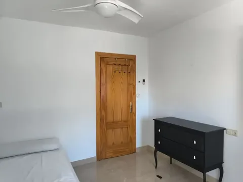 Zimmer 100 m², Granada
