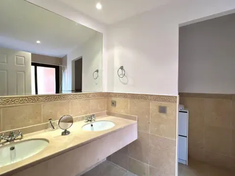 Pis de 235 m² a Estepona