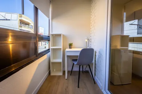 Habitació de lloguer, Parla