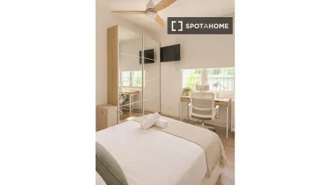 Room for rent, Barcelona (2/11)
