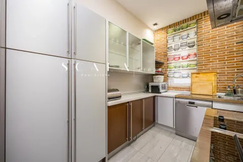 Wohnung 111 m² in Madrid