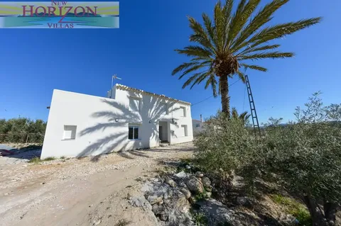 Casa de 300 m² en Zurgena