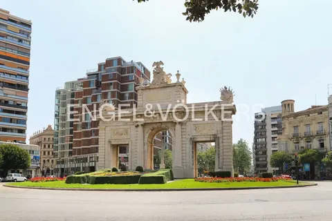 Pis de 234 m² a València