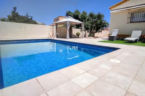 Casa de 190 m² en Orihuela (2/16)