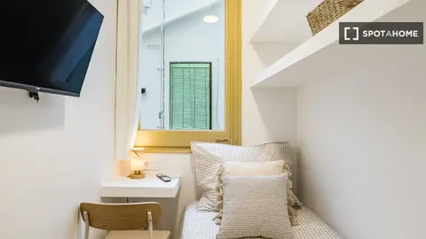 Room for rent, Barcelona (2/19)