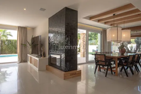 Haus 300 m² in Dénia