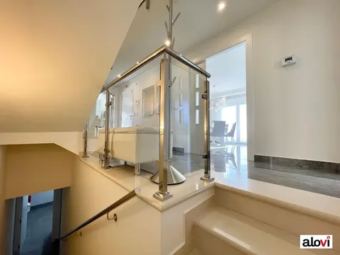 Casa de 240 m² a Ogíjares
