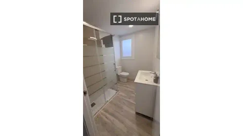 Room for rent, Barcelona (4/11)