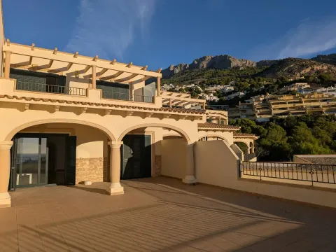 House 280 m² in Altea