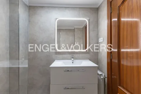Wohnung 148 m² in Madrid