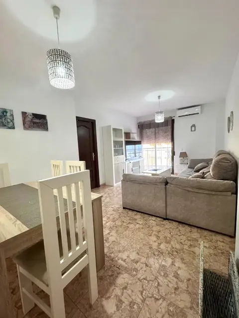 Piso de 82 m² en Adra