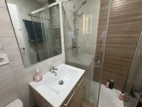 Room for rent, Madrid (2/9)