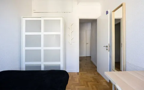 Room for rent, Madrid (4/10)